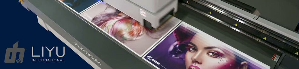 [Translate to Sverige:] Liyu storformatsskrivare och skärbord